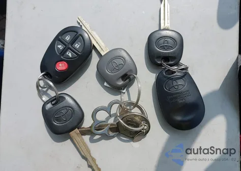 2011 Toyota Sienna Le V6 z USA, uszkodzony, nr VIN 5TDKK3DC8BS137762